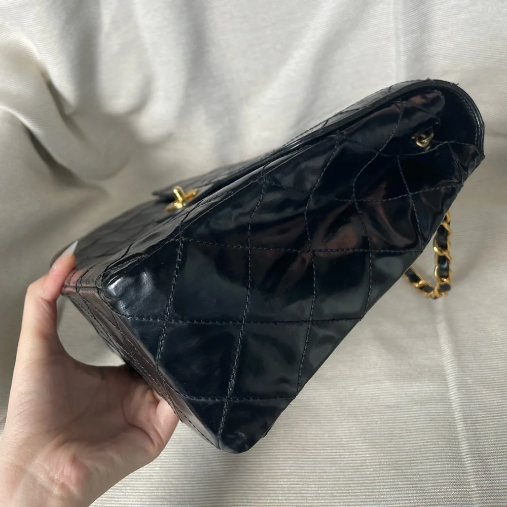 CHANEL Black Quilted Bag with Gold Chain - Picture 5 of 16